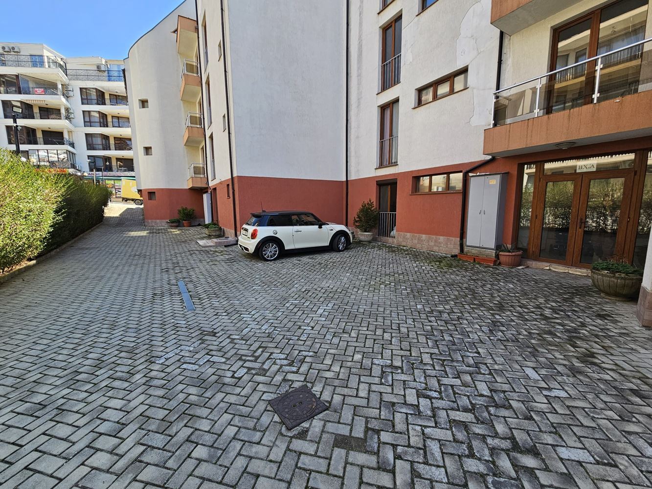 Einzimmerwohnung mit Meerblick in Sveti Vlas – Prestige, Komfort und Lage 100 m vom Strand entfernt. Mit Parkplatz in der Anlage