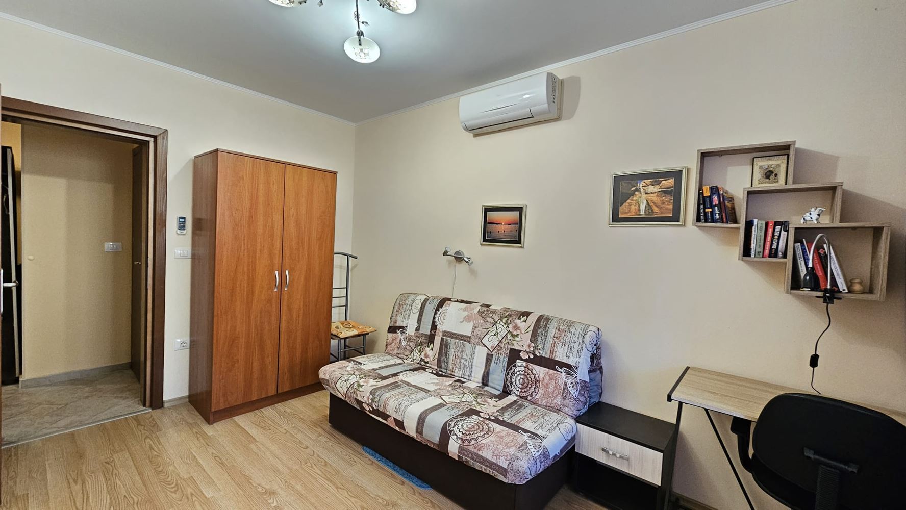 Geräumige 3-Zimmer-Wohnung in erster Meereslinie mit Privatstrand in Sveti Vlas