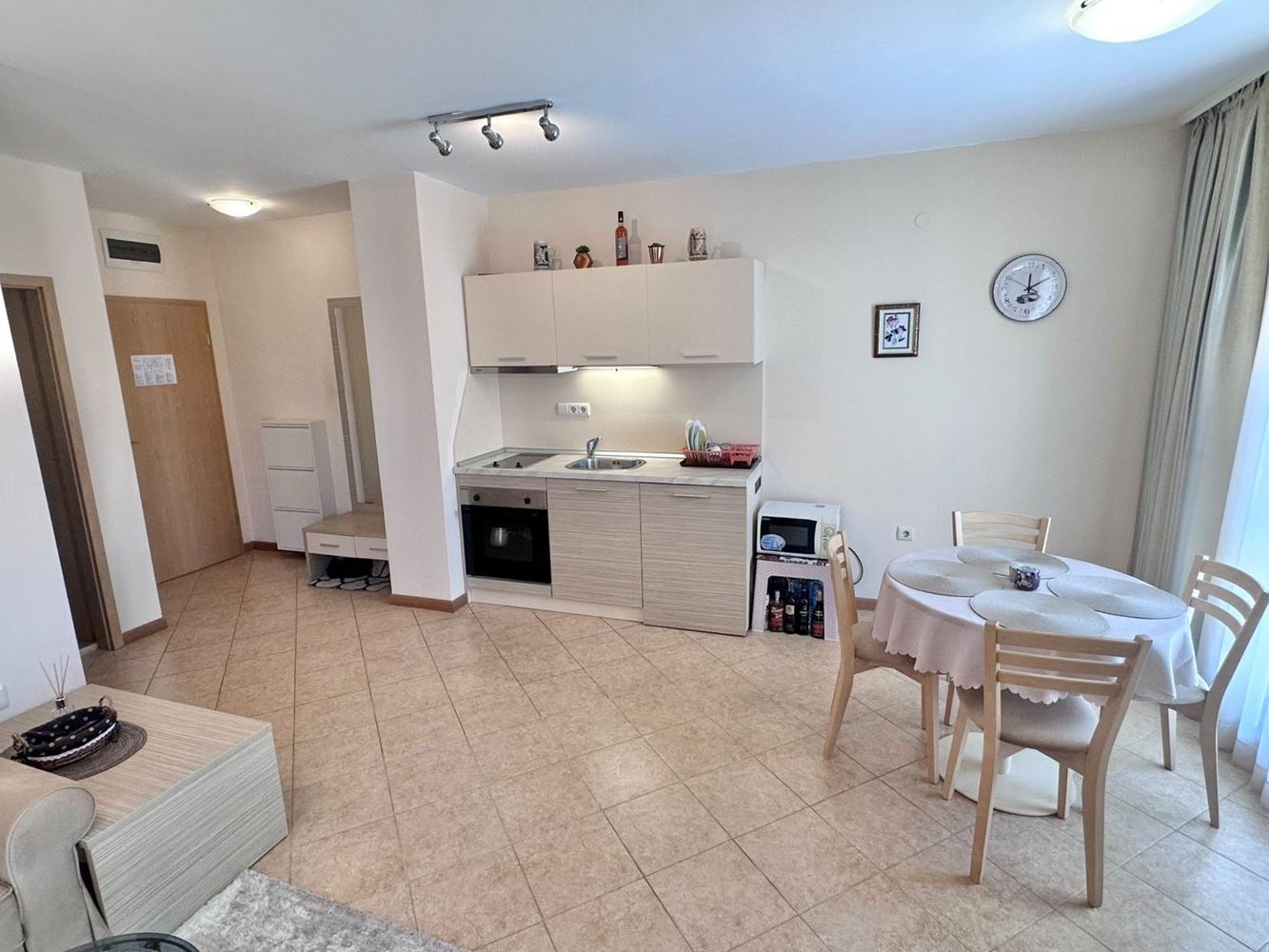 Einzigartige 2-Zimmer-Wohnung mit Balkon und Poolblick in einer prestigeträchtigen Anlage in Sonnenstrand