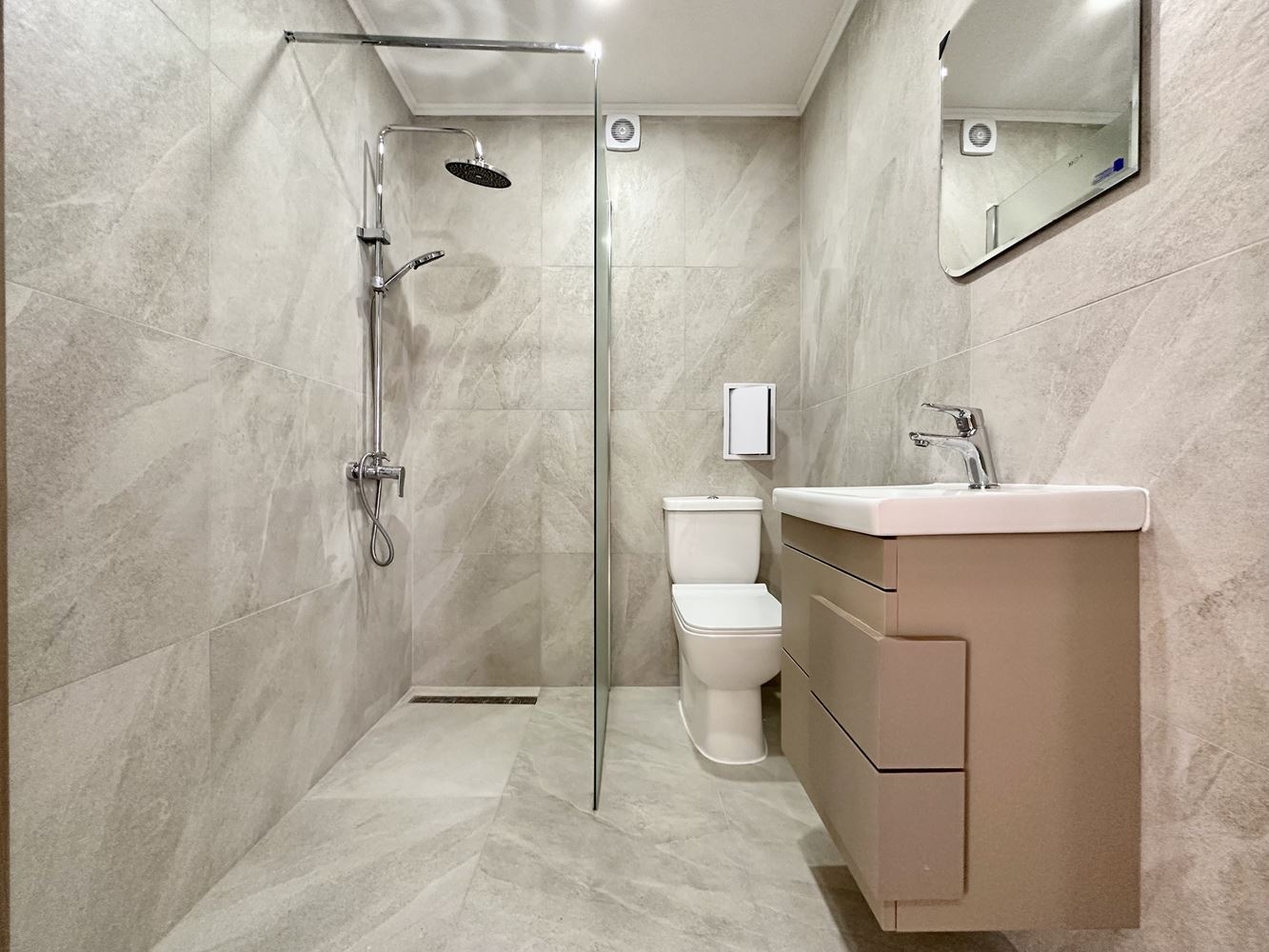 Gemütliche Ein-Zimmer-Wohnung mit Pool- und Grünblick in Sonnenstrand – bezugsfertig