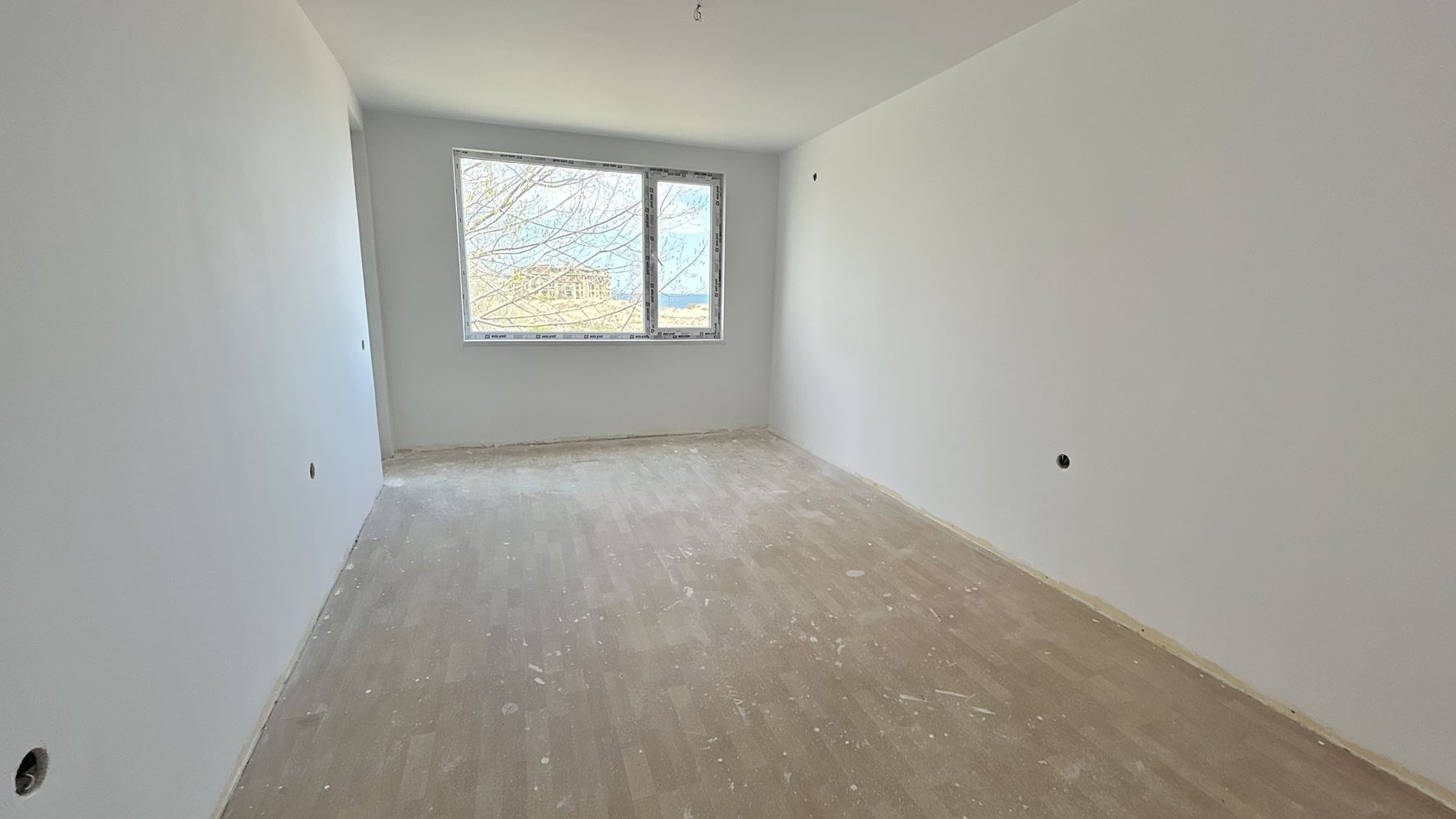 Exklusive 3-Zimmer-Wohnung in erster Meereslinie in Sonnenstrand – Panoramablick auf das Meer und prestigeträchtige Lage