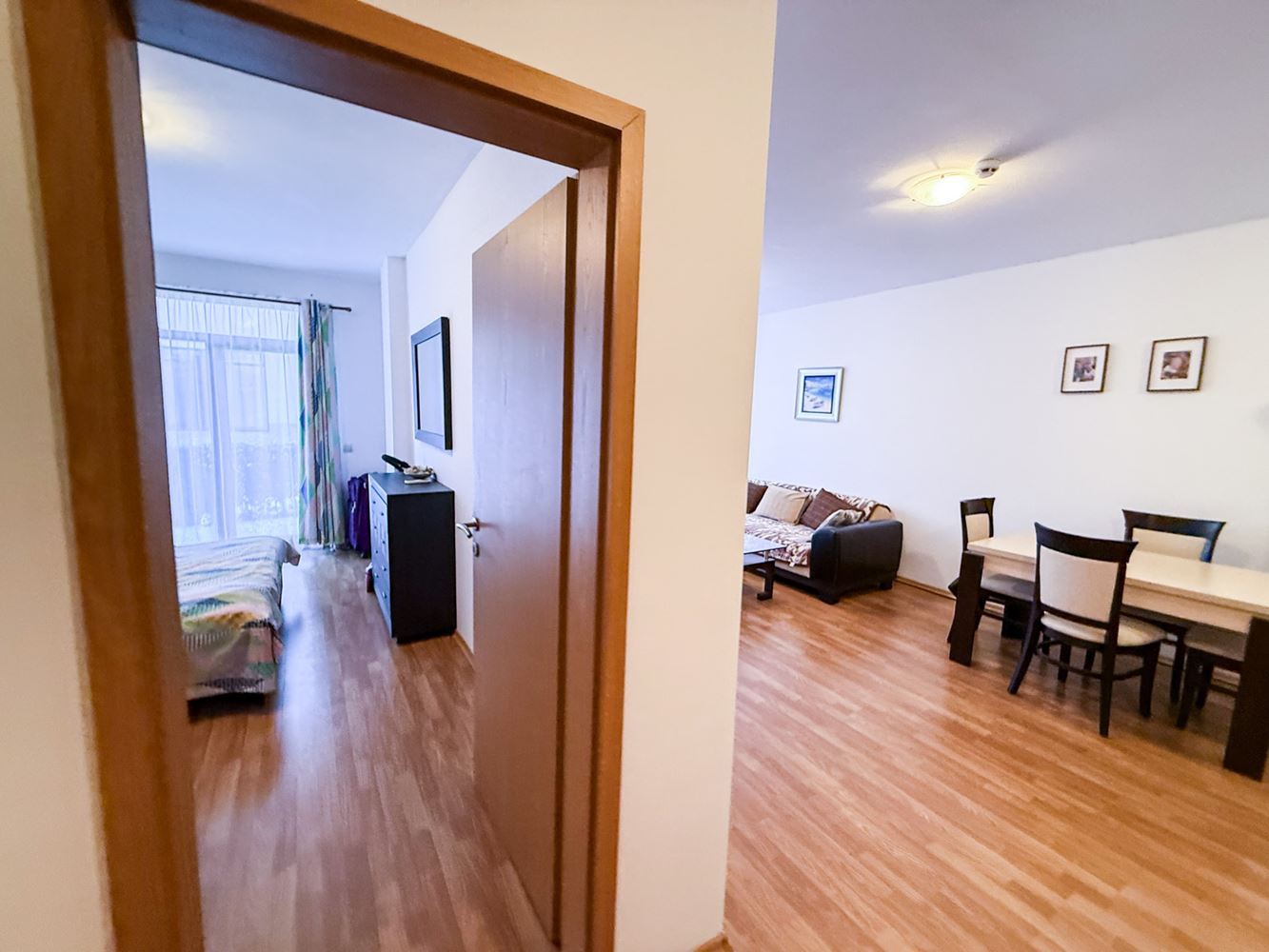 Großzügige Zweizimmerwohnung mit kleinem Privatgarten und großer Veranda in einer Anlage bei Aheloy