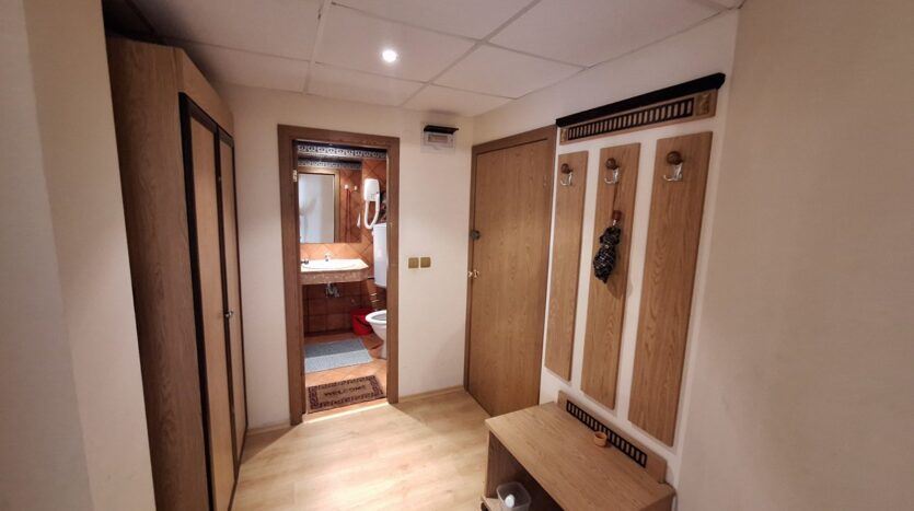 Zwei-Zimmer-Wohnung in erster Linie in Elenite mit Meerblick und ausgezeichnetem Investitionspotenzial