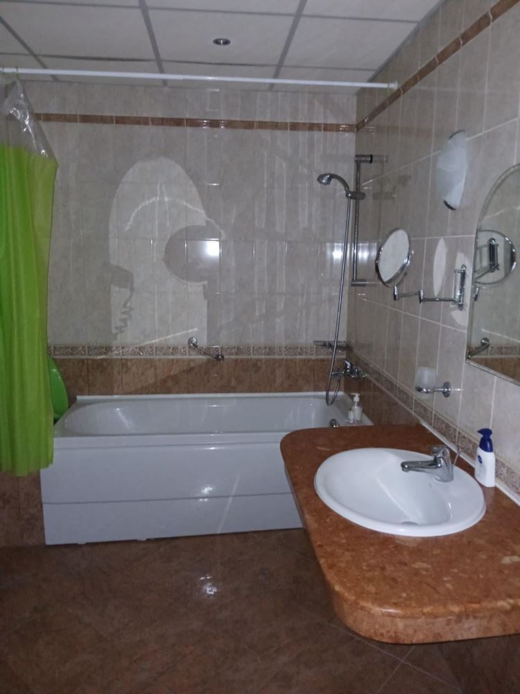 Attraktive Zwei-Zimmer-Wohnung in erster Meereslinie in Pomorie – Komfort, Swimmingpools und Spa-Angebote