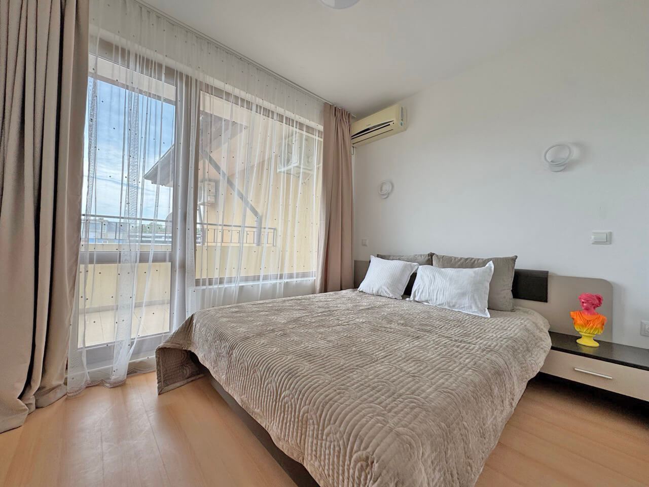 Geräumige Drei-Zimmer-Wohnung im Herzen von Sonnenstrand – Komfort, Lage und eine ausgezeichnete Investition