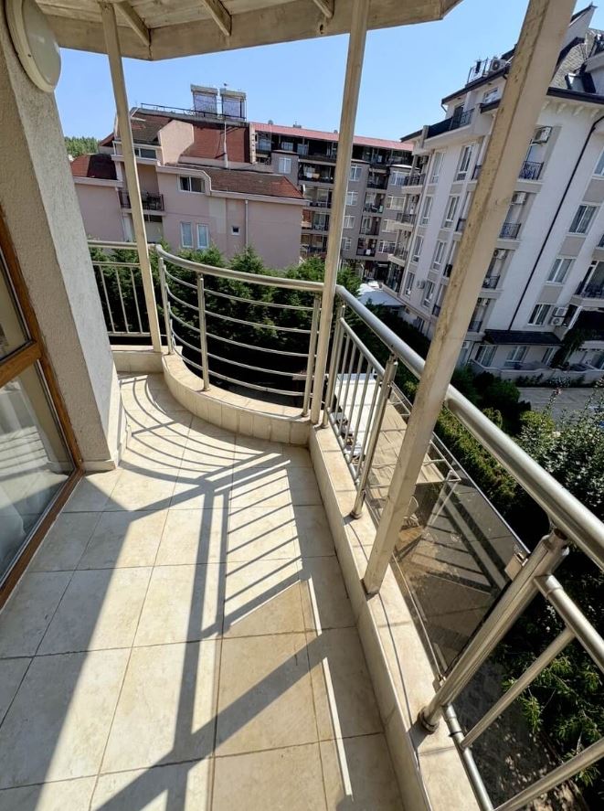 Geräumiges Apartment mit zwei Schlafzimmern in Sonnenstrand – Komfort, Ruhe und eine angenehme Umgebung
