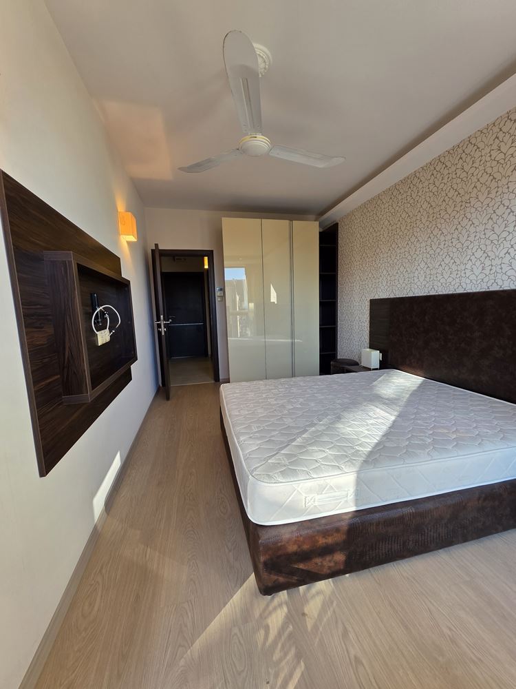 Herrliche Wohnung mit einem Schlafzimmer in einer Anlage in Sonnenstrand – Blick auf den Pool; Stil und Komfort