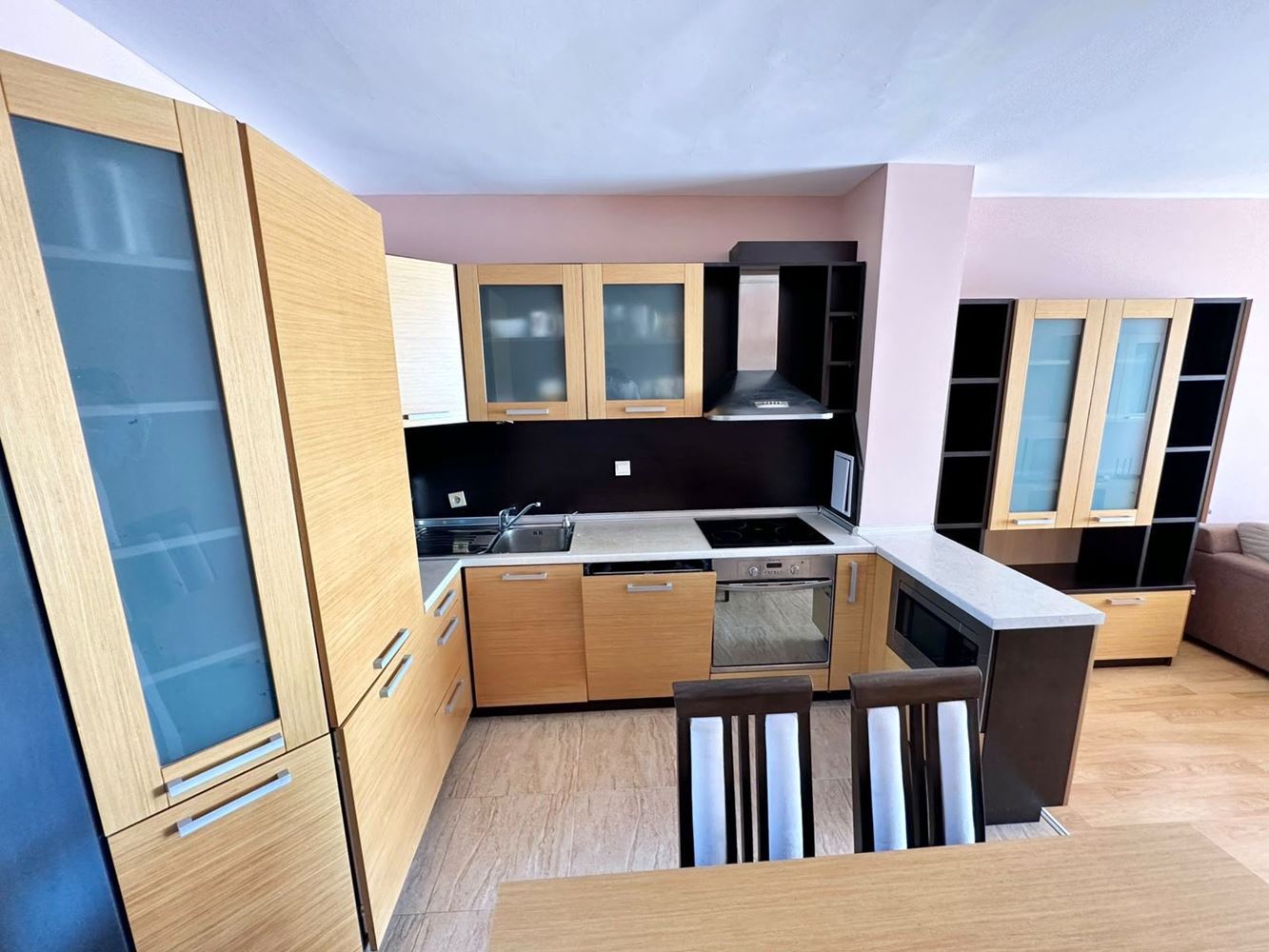 Erste Meereslinie in Sveti Vlas – beeindruckende Maisonettewohnung mit drei Schlafzimmern, Panoramablick und riesiger Terrasse