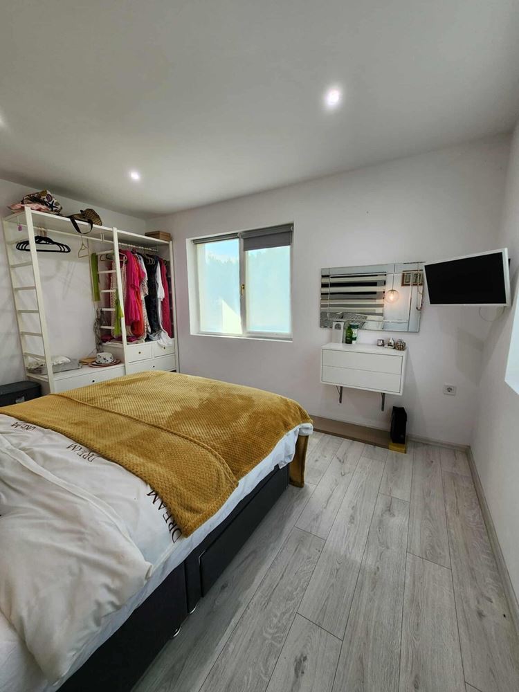 Drei-Zimmer-Wohnung mit Blick auf den Pool in Sveti Vlas – Komfort, Stil und hervorragende Lage
