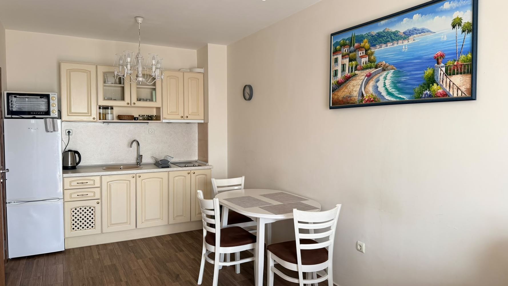 Zweizimmerwohnung mit Panoramablick, nur einen Schritt vom Meer entfernt in Ravda