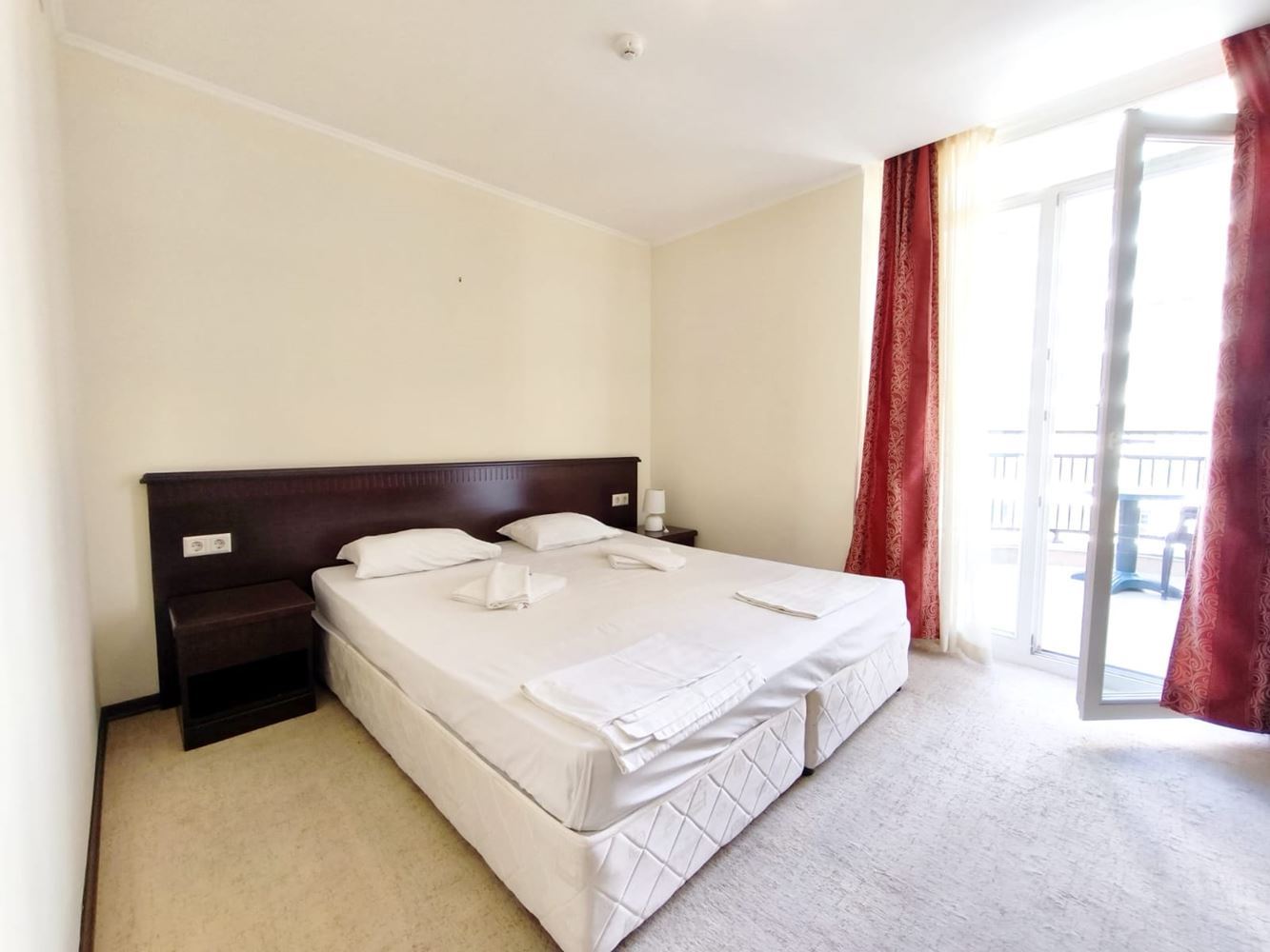 Luxuriöse Zweizimmerwohnung in erster Meereslinie in Pomorie – Komfort und maritimes Ambiente