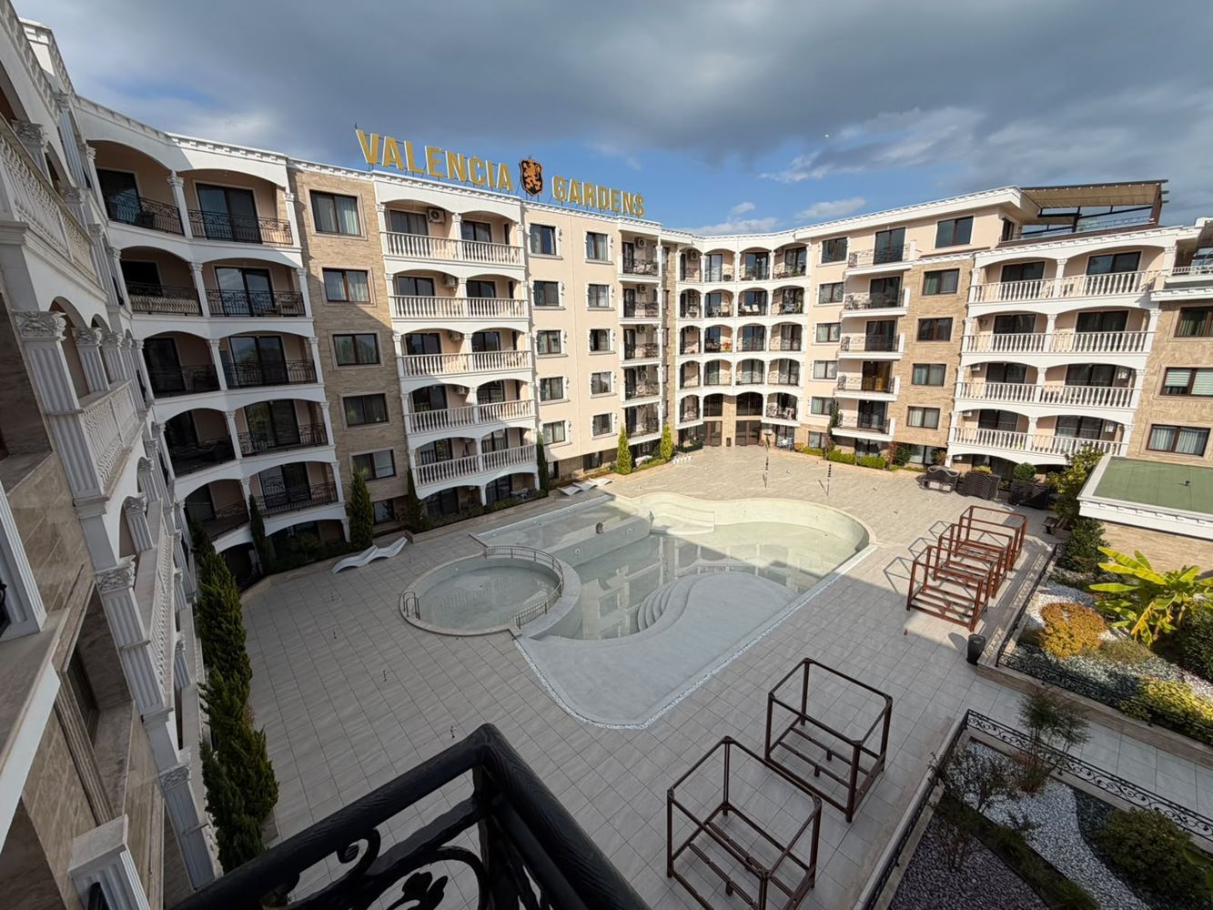 Luxuriöse Zweizimmerwohnung mit Meerblick in Nessebar – Stil und Komfort in erster Meereslinie