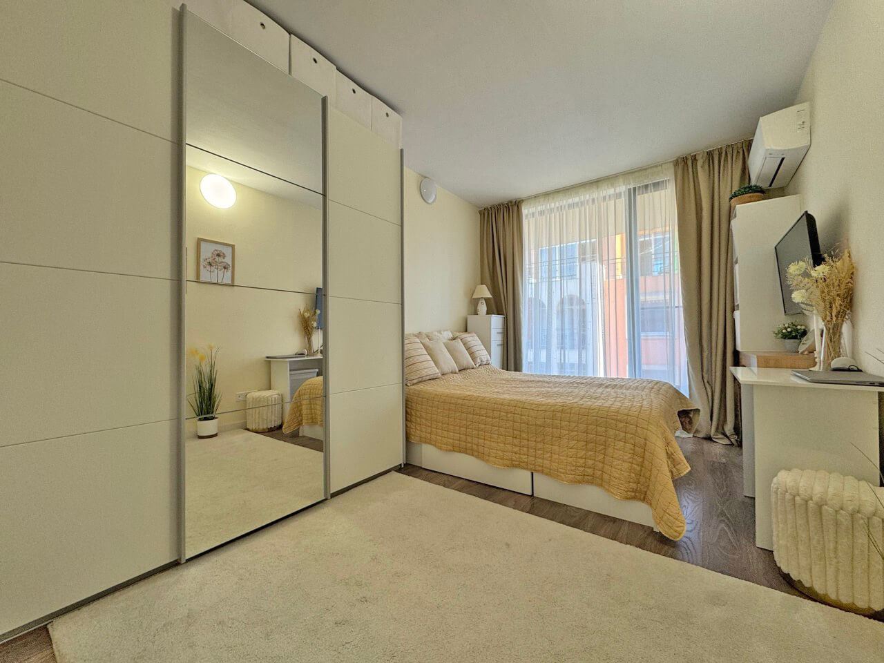 Modernes, vollständig möbliertes Apartment mit einem Schlafzimmer in Sonnenstrand – Stil und Komfort das ganze Jahr über