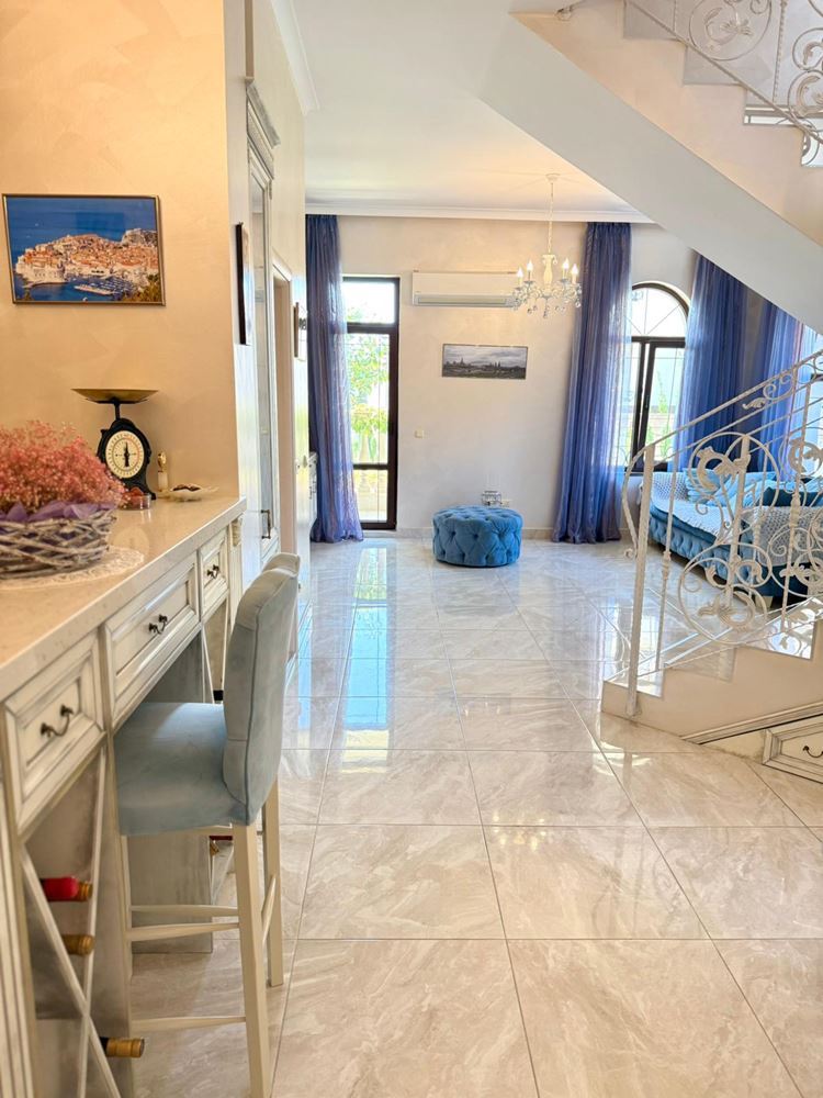 Luxuriöses Maisonette-Apartment mit großzügiger Veranda und Poolblick in Sveti Vlas