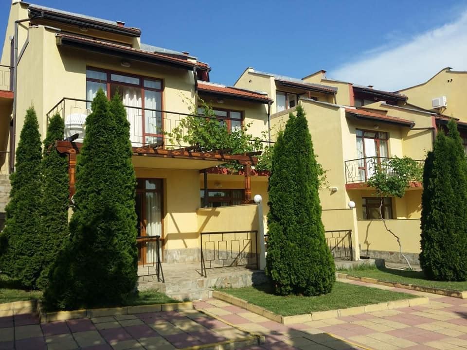 Zwei-Zimmer-Wohnung in Sveti Vlas – 300 m vom Meer entfernt, hervorragende Infrastruktur und Ratenzahlung bis Jahresende