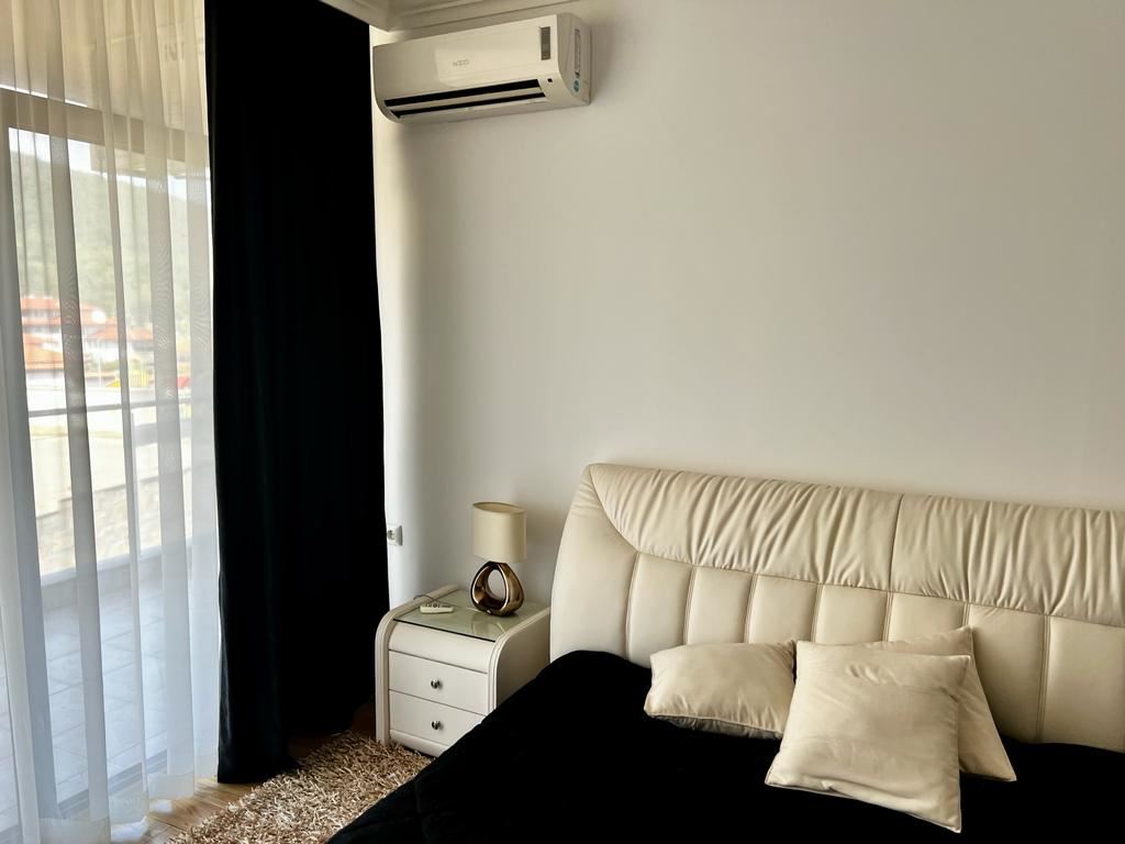 Gemütliche Zweizimmerwohnung mit Panoramablick auf das Meer und die Berge in Sveti Vlas