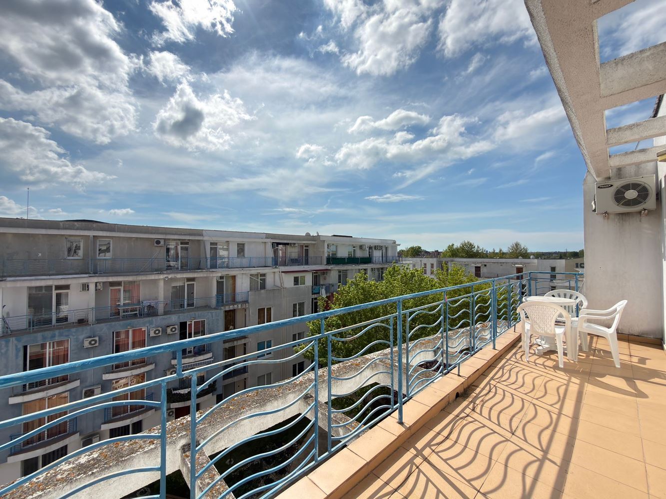 Geräumige Vierzimmer-Maisonettewohnung mit Panoramablick – Komfort und Stil im Herzen der Ruhe