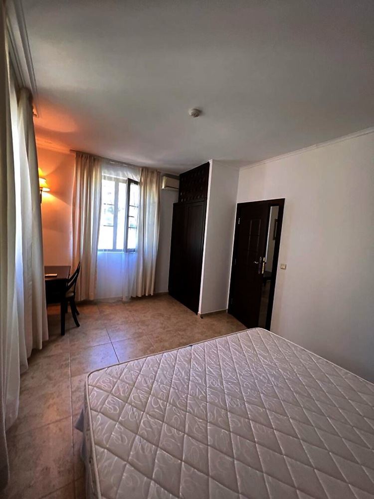 Zweizimmerwohnung in erster Meereslinie in Obzor – Komfort am Meer, SPA-Angebote und Ruhe im Grünen