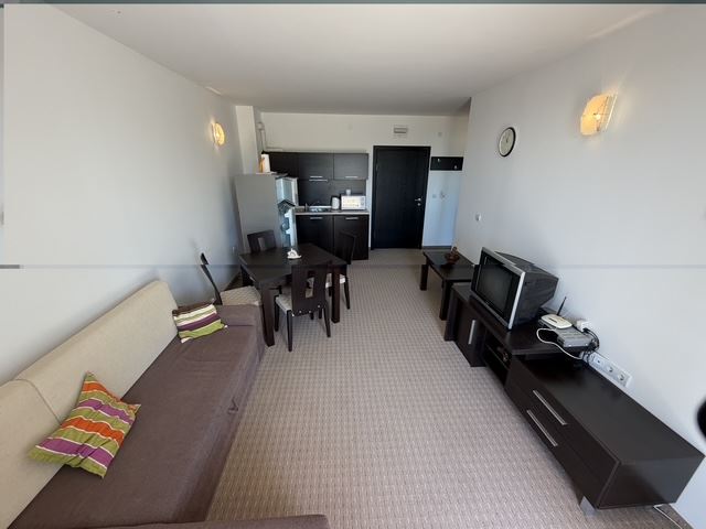 Zwei-Zimmer-Wohnung in erster Reihe am Meer in Sarafovo – Komfort, Stil und Meeresatmosphäre in einer Wohnanlage