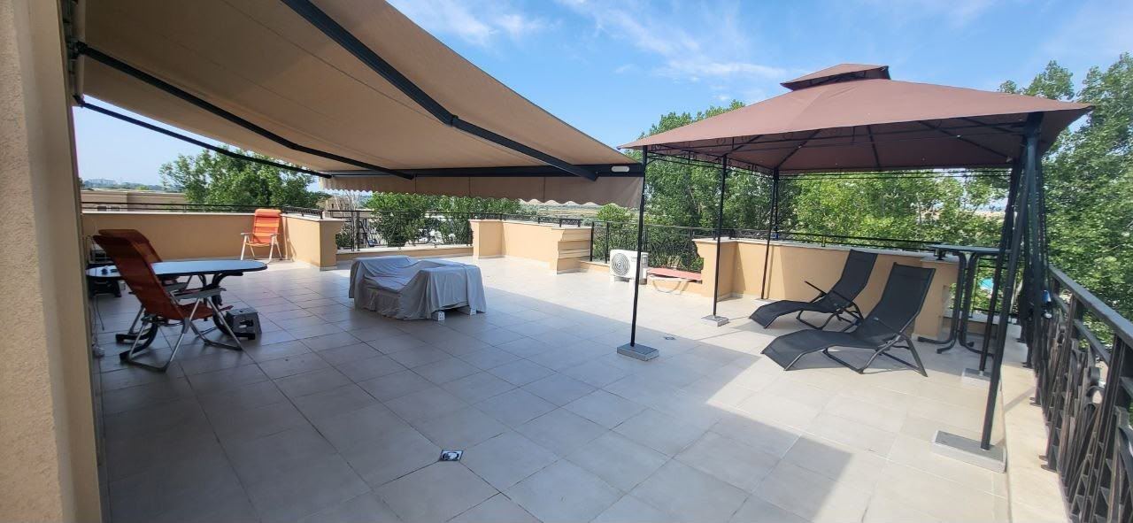 Drei-Zimmer-Wohnung mit zwei Schlafzimmern und großer Panoramaterrasse in einer stilvollen Wohnanlage in Sonnenstrand
