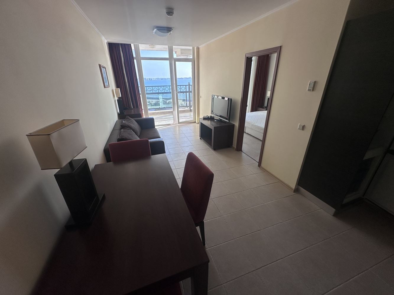 Zwei-Zimmer-Wohnung in Pomorie mit direktem Meerblick – luxuriöses Wohnen am Meer