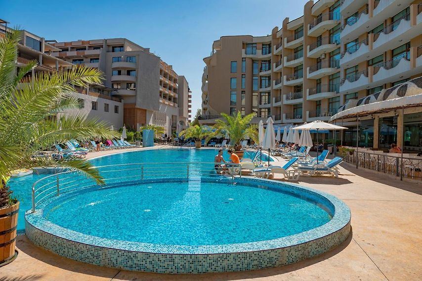 Stilvolle Wohnung mit einem Schlafzimmer in einer Anlage mit Swimmingpools und hervorragenden Annehmlichkeiten