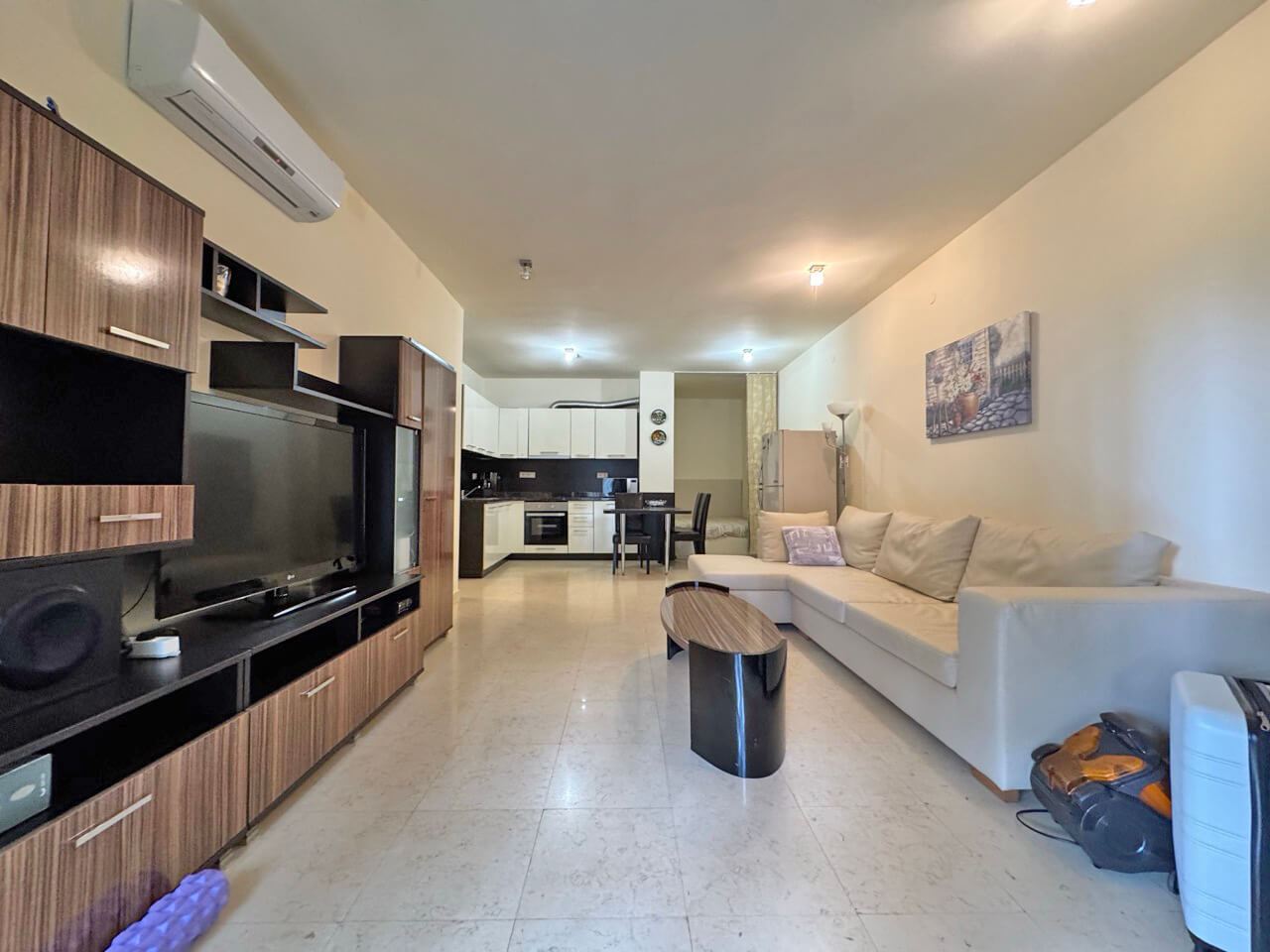 Elegante 2-Zimmer-Wohnung in erster Meereslinie in Sveti Vlas mit direktem Zugang zu Garten und Pool