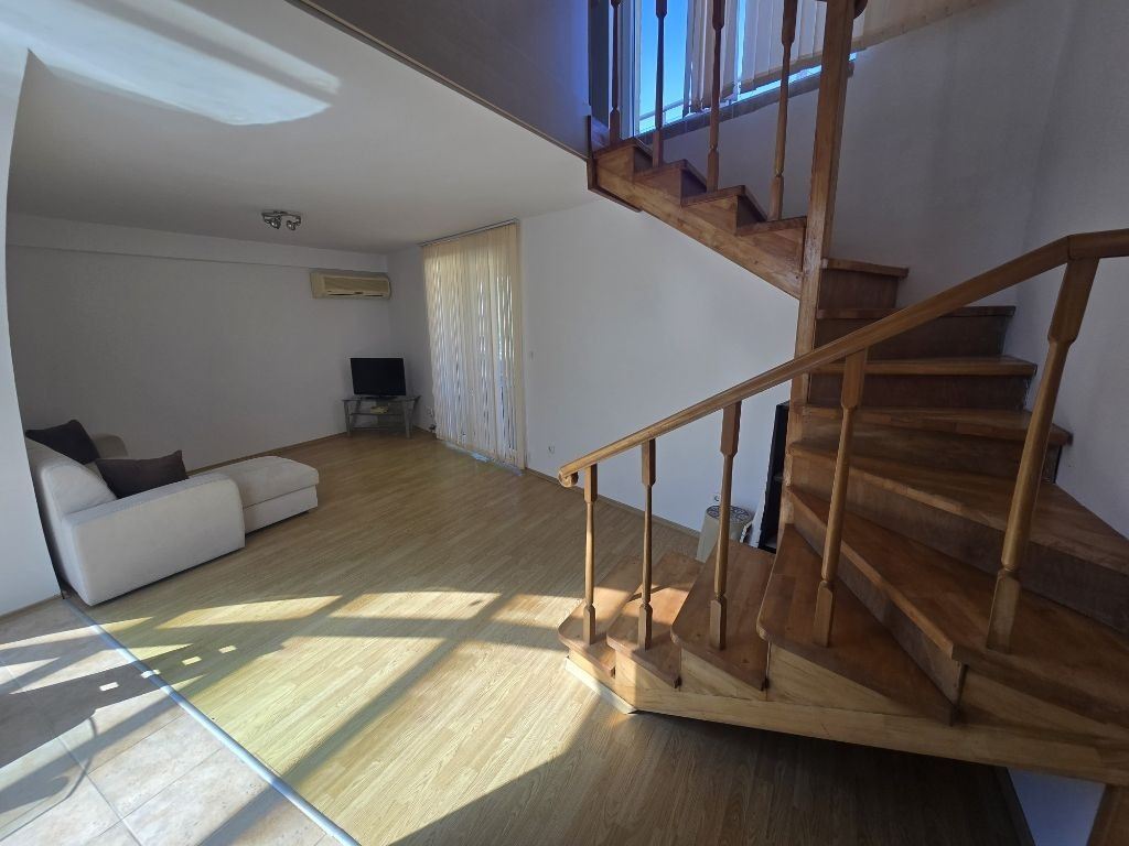 Geräumiges Maisonette-Apartment mit beeindruckender Fläche und ausgezeichneter Lage in Zarewo – nur wenige Meter vom Meer entfernt