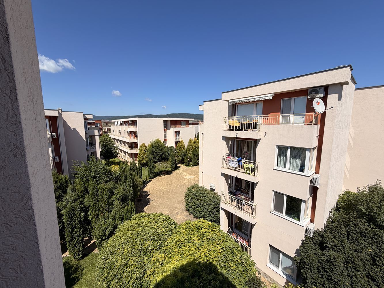 Gemütliche 2-Zimmer-Wohnung in Sonnenstrand – schöner Blick auf den Pool und eine ausgezeichnete Anlage für Erholung und Investition