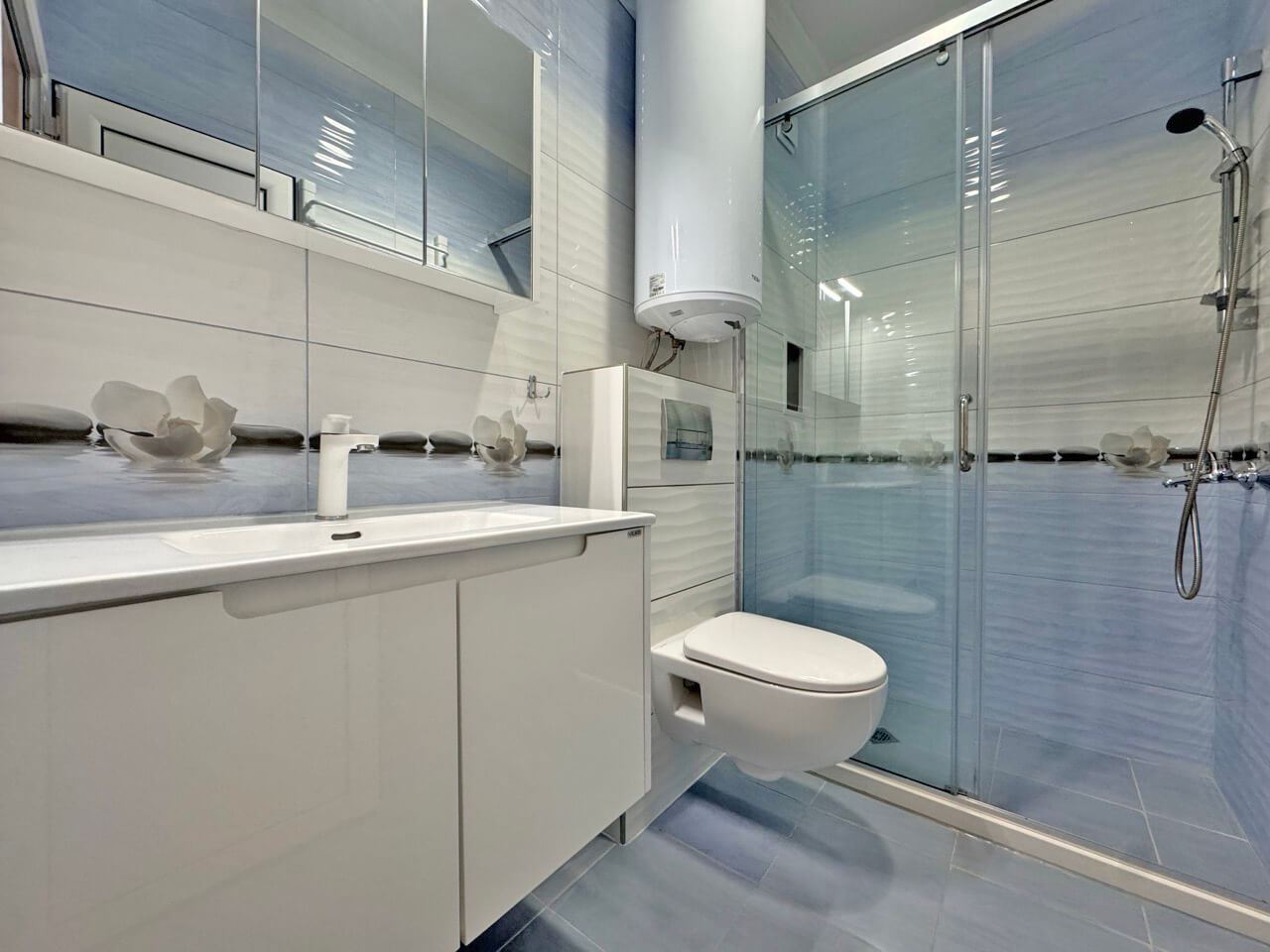 Geräumige Wohnung mit einem Schlafzimmer, großer Terrasse und Poolblick in Sonnenstrand