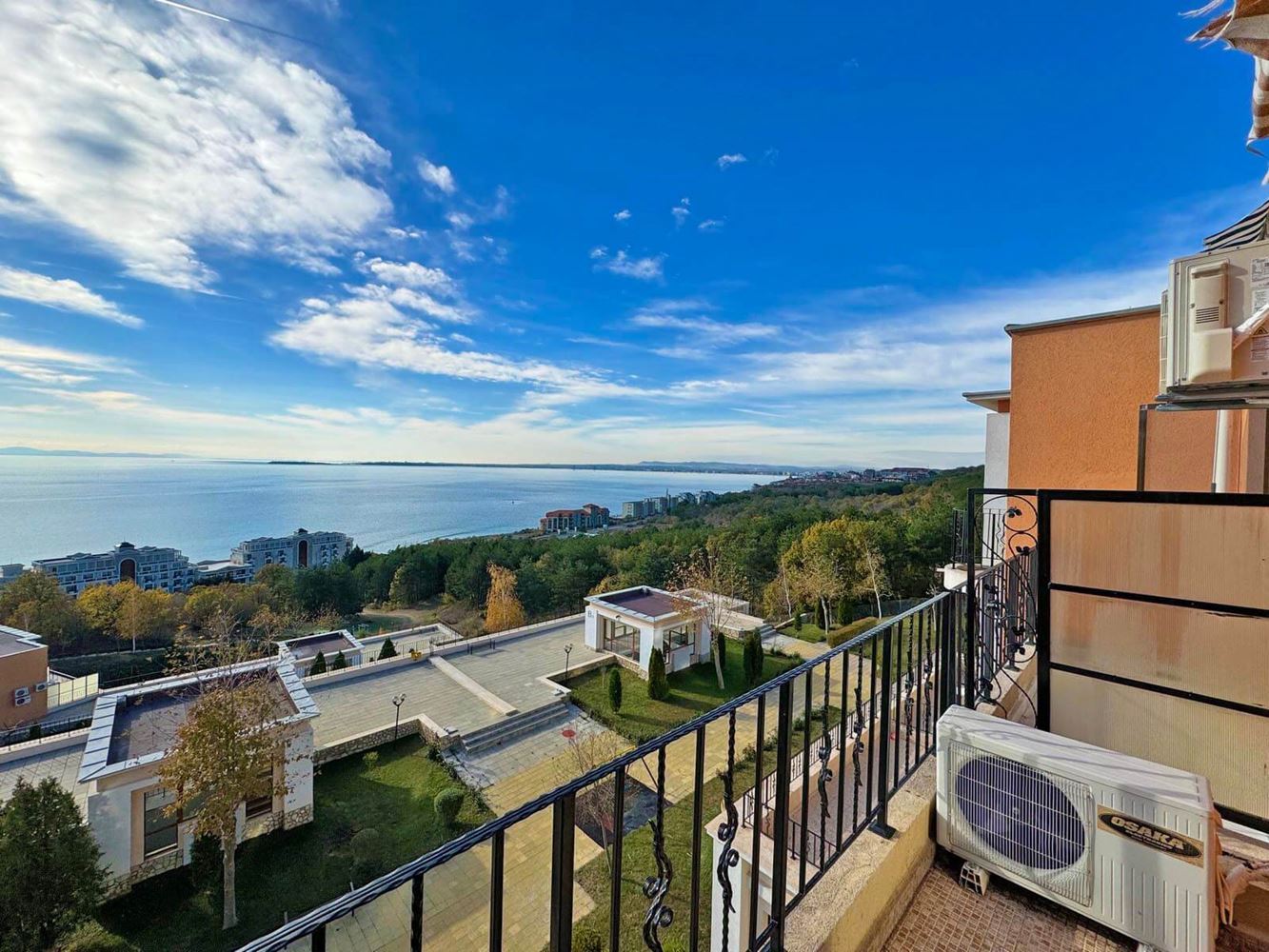 Geräumige 3-Zimmer-Wohnung mit Meer- und Bergpanorama – bezugsfertig