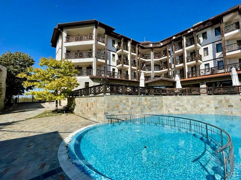 Geräumiges voll möbliertes Studio mit Poolblick in Sunny Beach – Komfort, Ruhe und hervorragende Investition