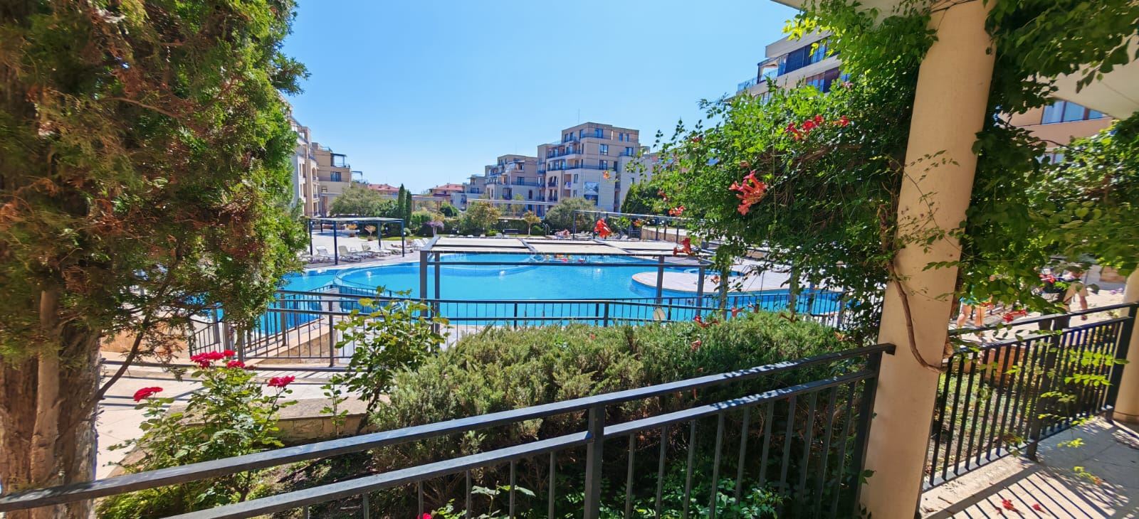 Ausgezeichnete Gelegenheit in Sveti Vlas – möblierte geräumige Zweizimmerwohnung mit einem Schlafzimmer in Strandnähe