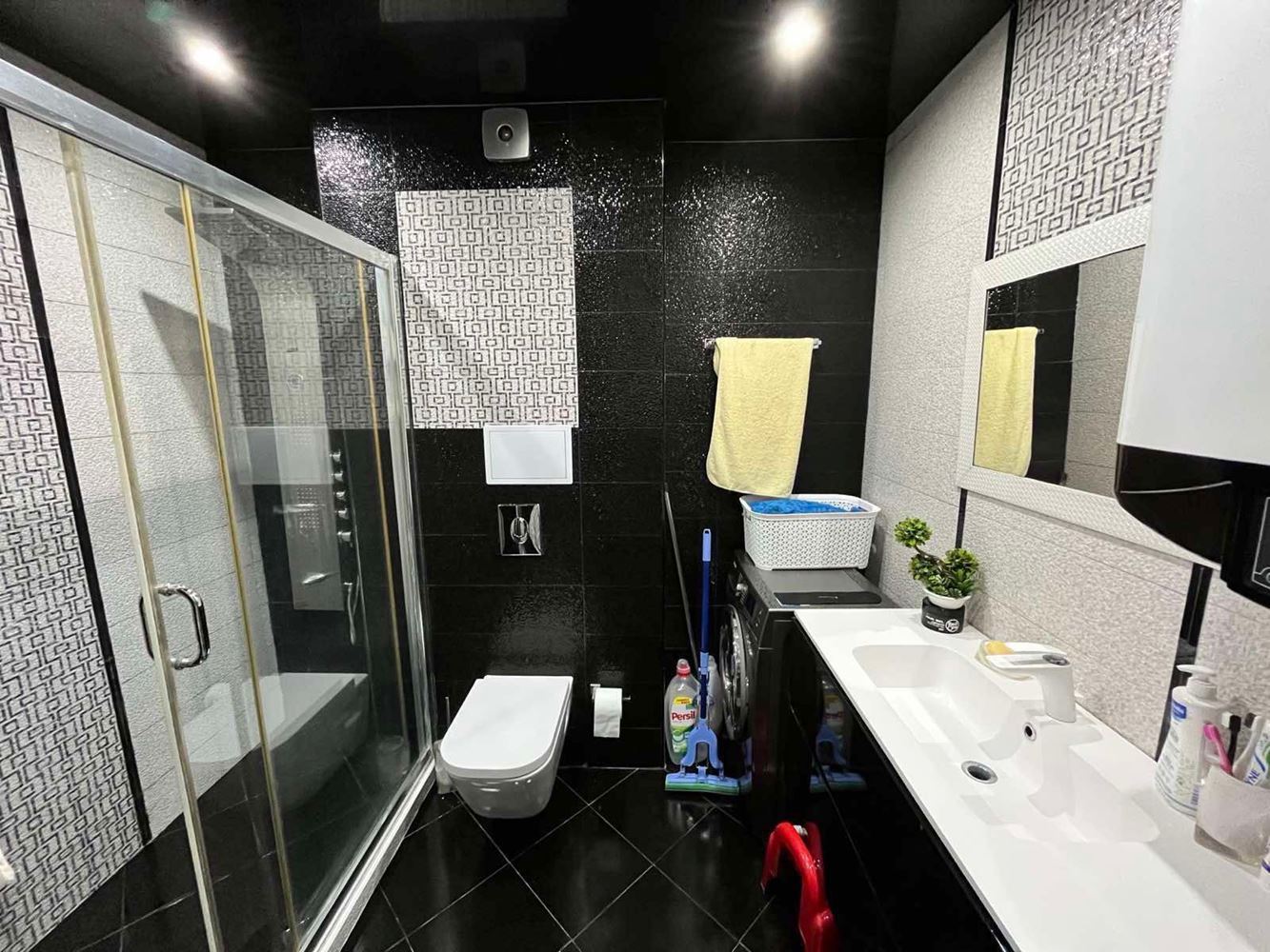 Luxuswohnung mit drei Terrassen und hochwertiger Ausstattung – außergewöhnliche 3-Zimmer-Wohnung im Wohnkomplex „Tscherno More“, Nessebar