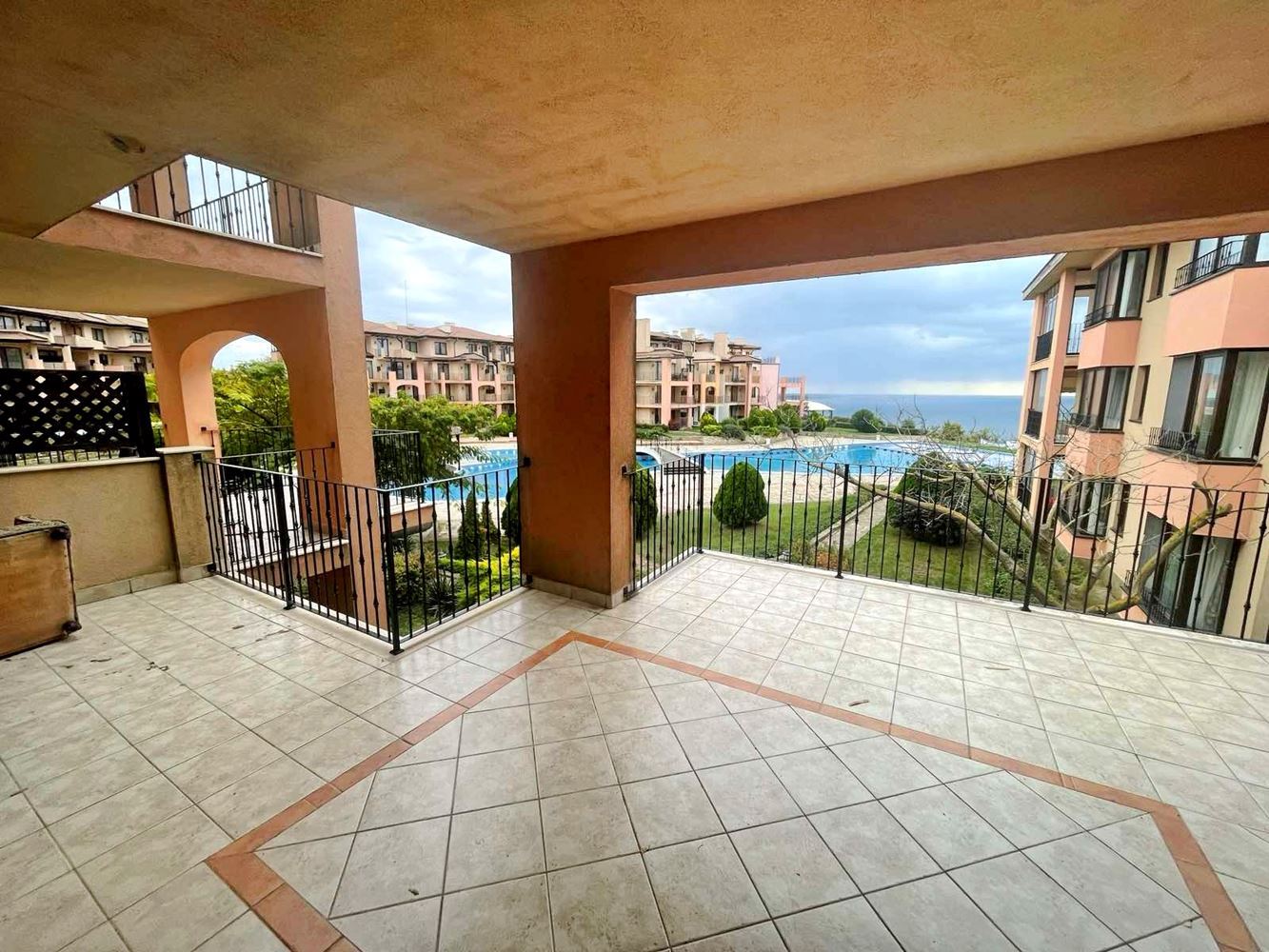Geräumige möblierte 3-Zimmer-Wohnung mit Meerblick nahe Balchik – Komfort inmitten der Natur und der Golf Riviera