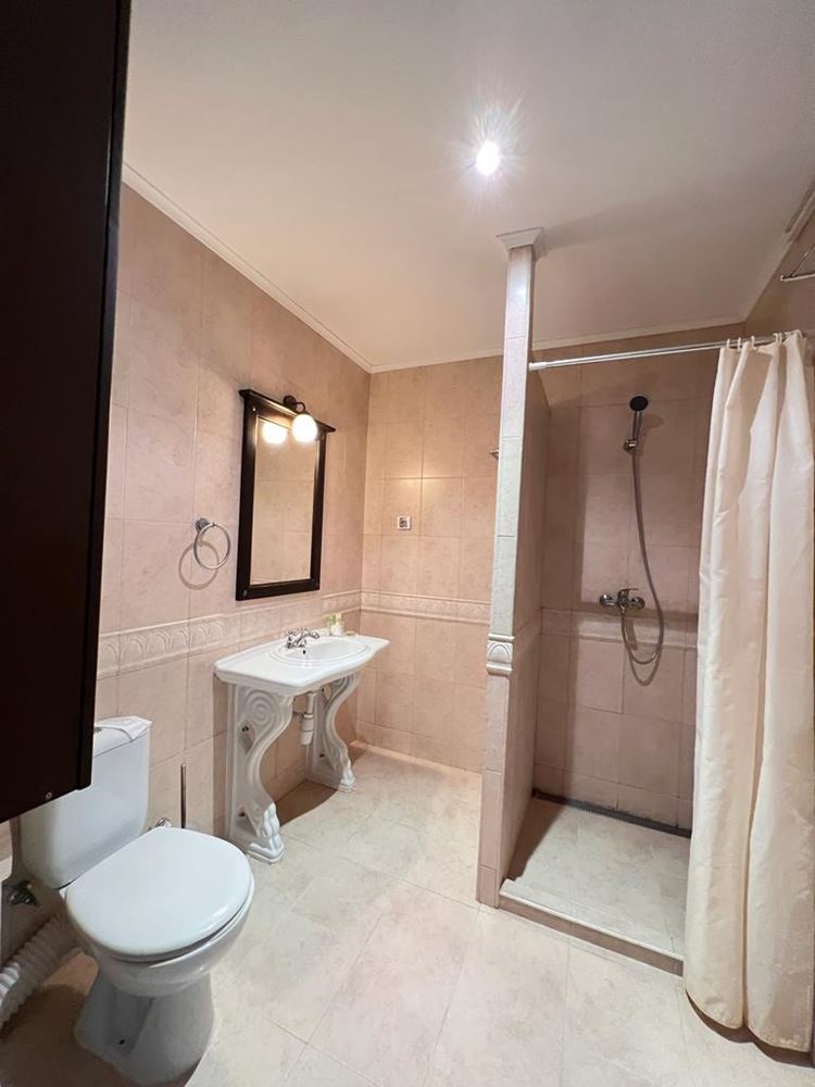 Zweizimmerwohnung in erster Meereslinie in Obzor – Komfort am Meer, SPA-Angebote und Ruhe im Grünen