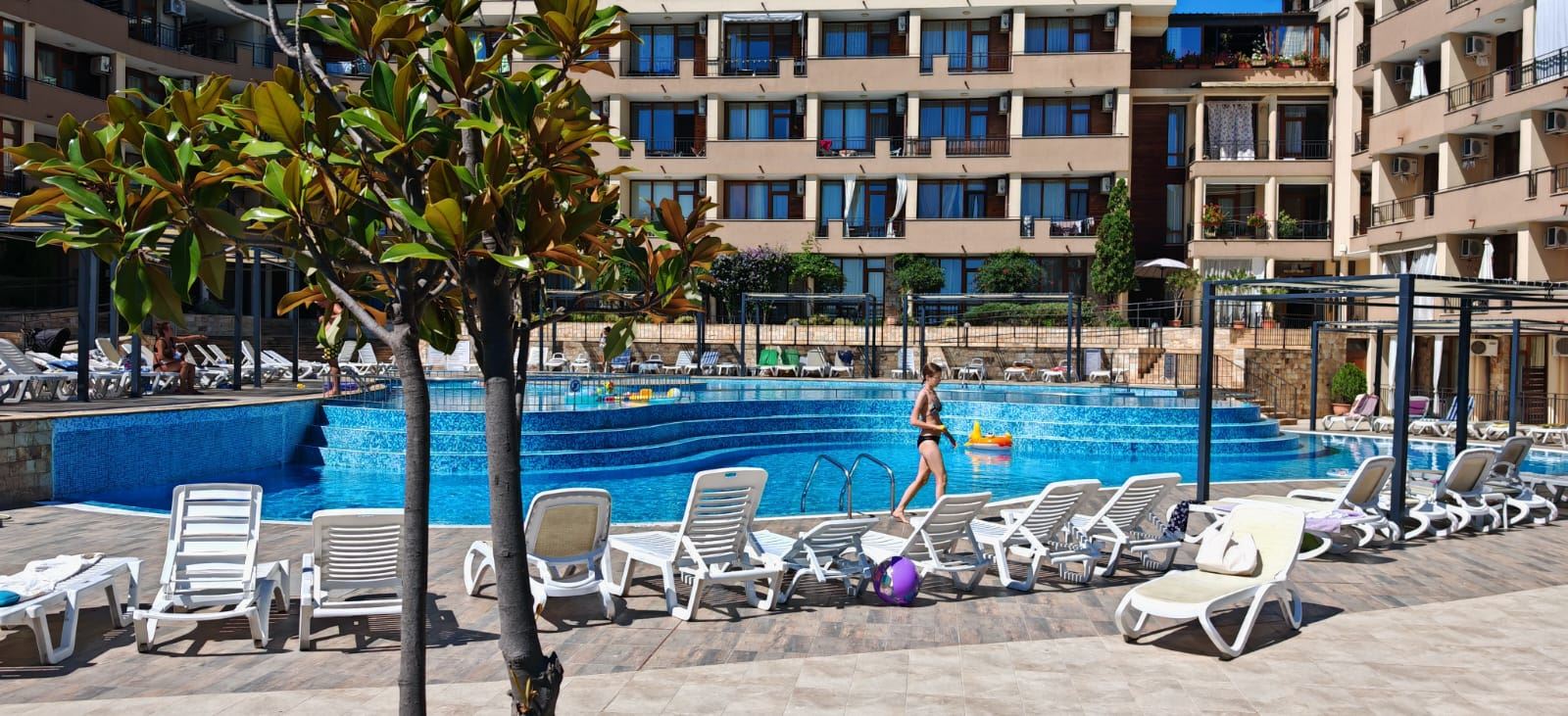 Ausgezeichnete Gelegenheit in Sveti Vlas – möblierte geräumige Zweizimmerwohnung mit einem Schlafzimmer in Strandnähe