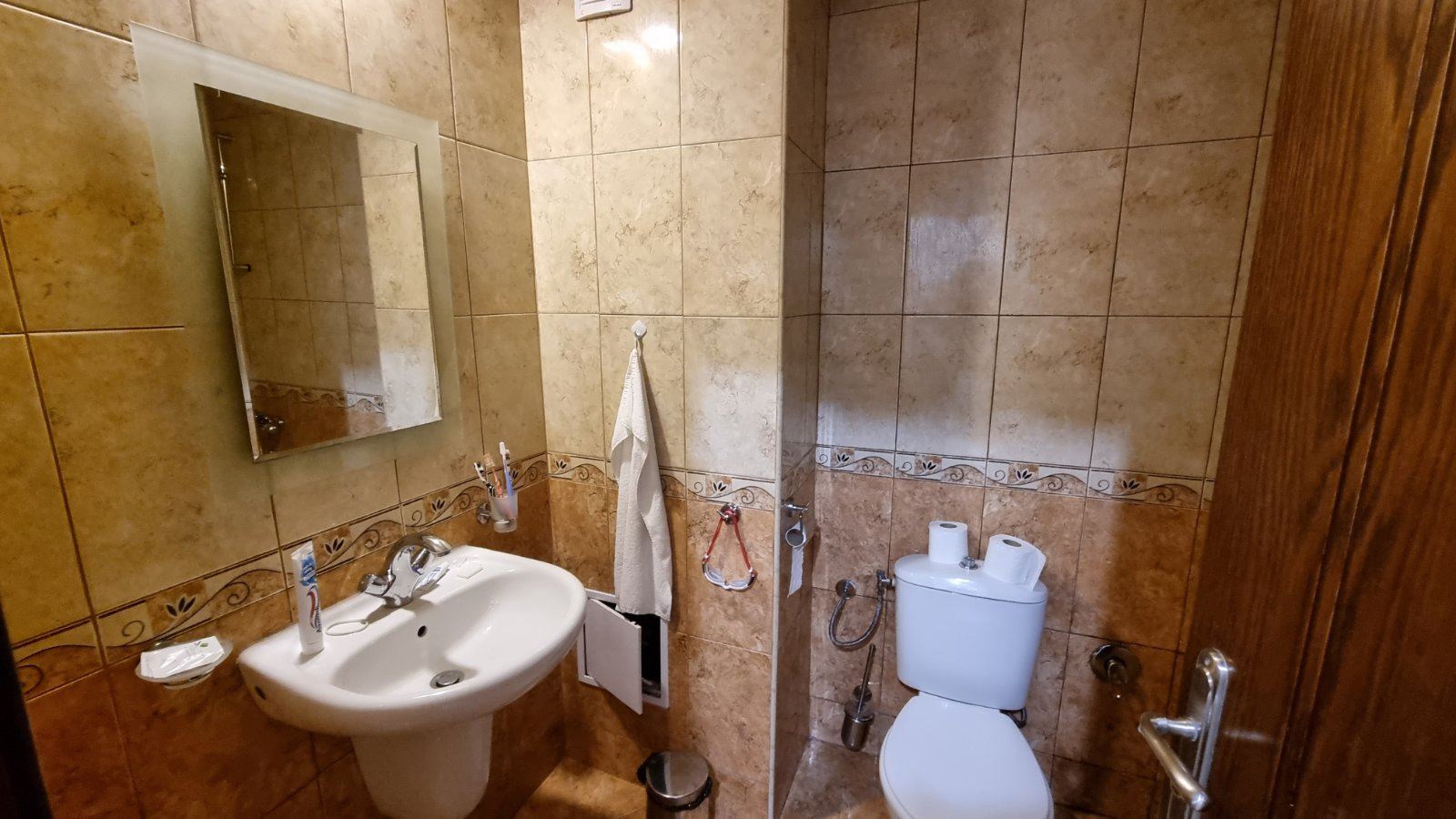 Erste Meereslinie zum Strand Butamyata! Möblierte Zweizimmerwohnung mit teilweisem Meerblick in Sinemorets