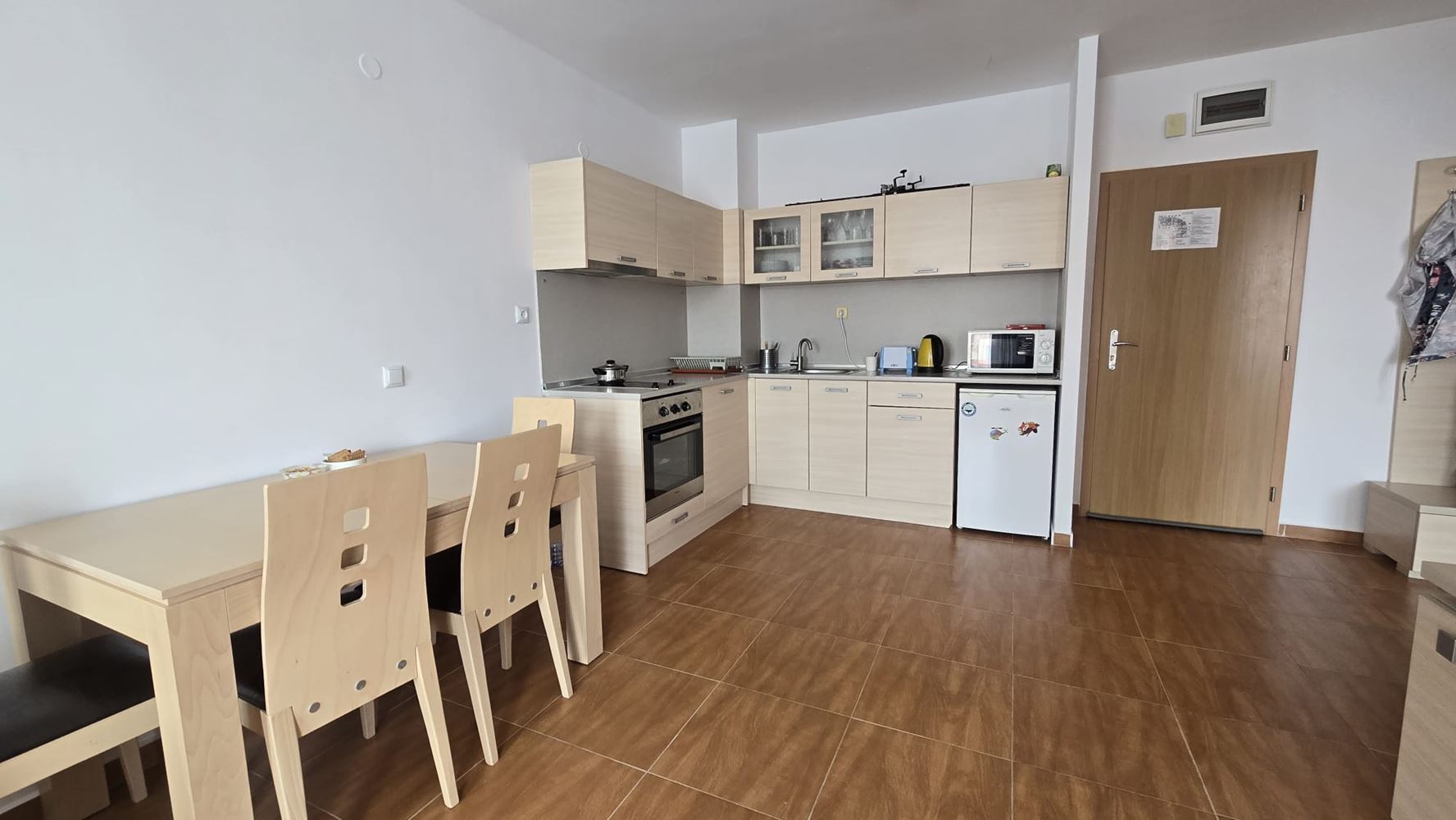 Zweizimmerwohnung mit Poolblick in Sveti Vlas – nur wenige Meter vom Meer entfernt