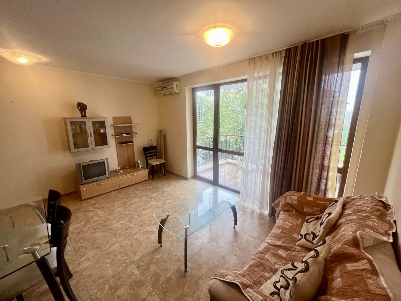 Geräumige Drei-Zimmer-Wohnung mit Poolblick in einer prestigeträchtigen Anlage in Nessebar