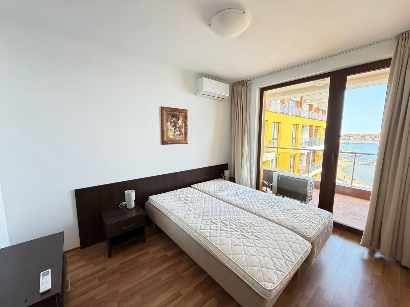 Wohnung mit zwei Schlafzimmern und direktem Meerblick in erster Meereslinie in Nessebar