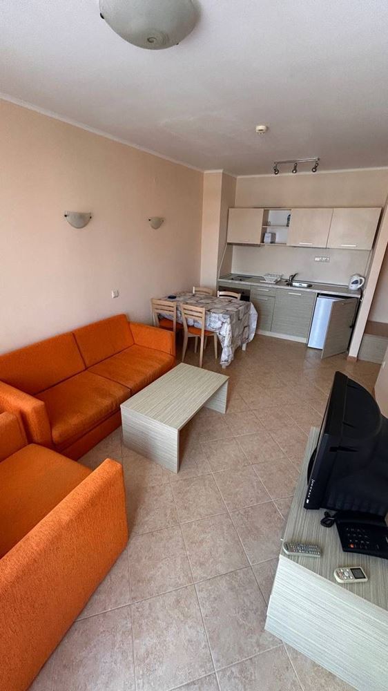 Panorama-2-Zimmer-Wohnung in einer Anlage mit Pools, SPA und einem riesigen grünen Garten in Sonnenstrand
