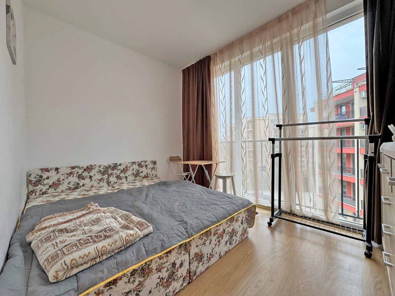 Ein-Zimmer-Wohnung mit Poolblick in einem prestigeträchtigen Komplex in Sunny Beach