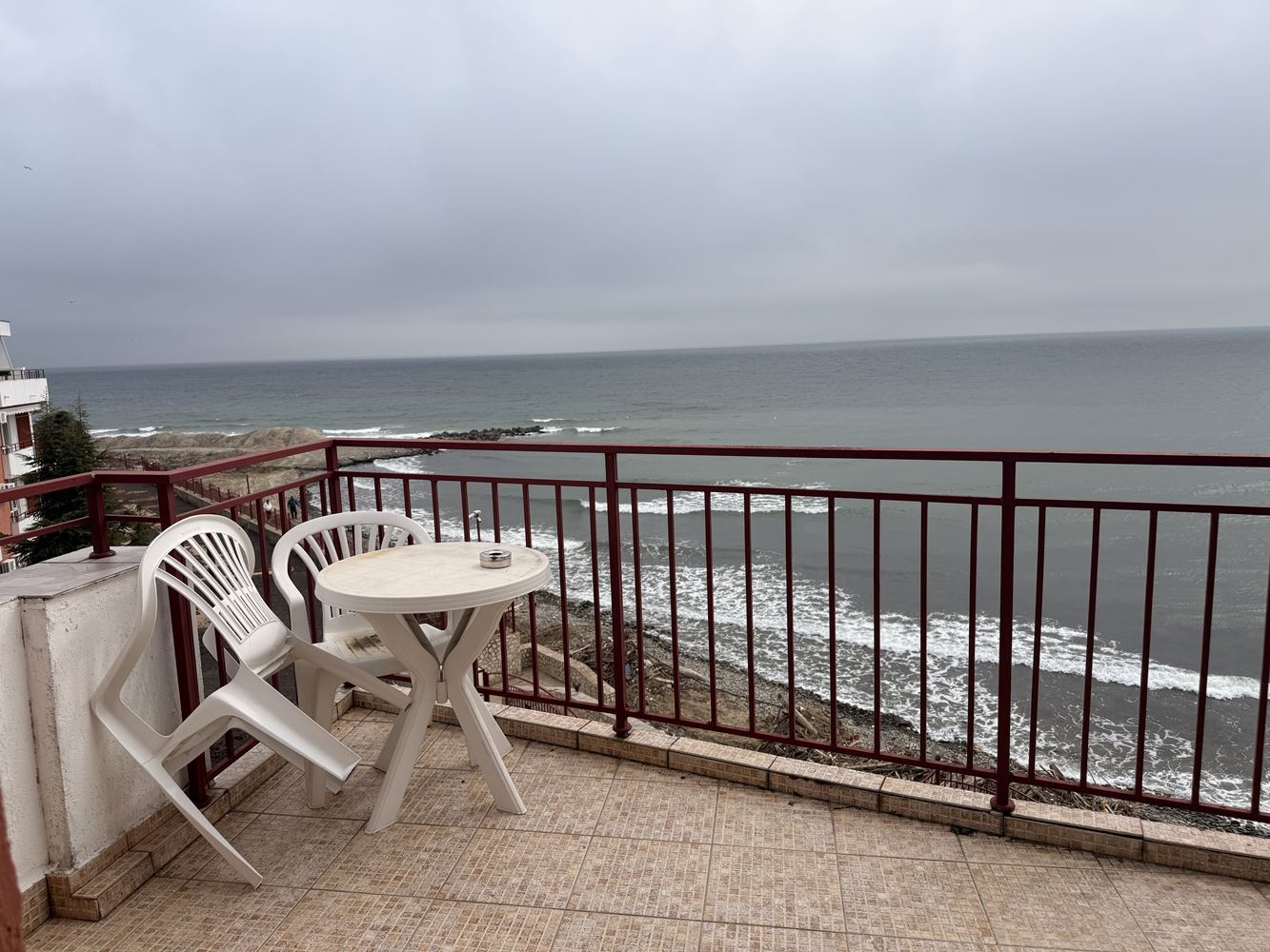 Zweizimmerwohnung in erster Linie mit direktem Meerblick – Sonnenstrand