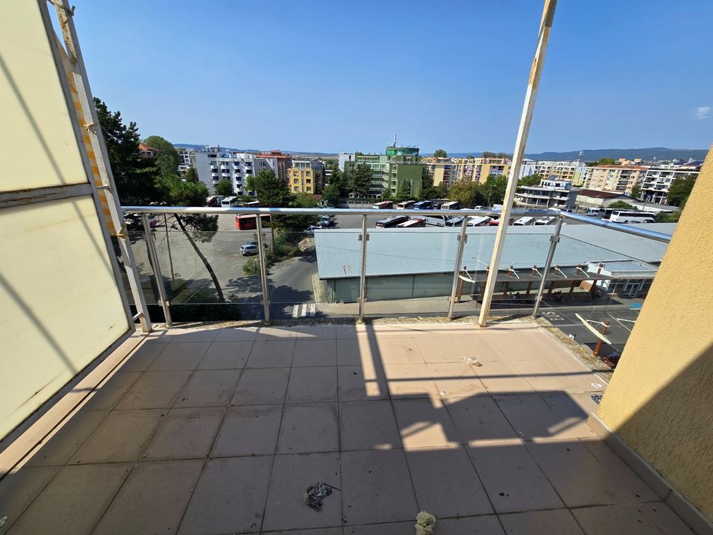 Großzügige Drei Zimmer Wohnung mit hervorragender Lage und Nähe zum Meer
