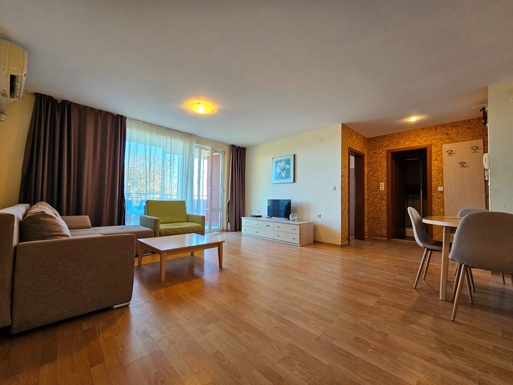 Erste Meereslinie in Sveti Vlas – geräumige Wohnung mit zwei Schlafzimmern und hervorragender Infrastruktur