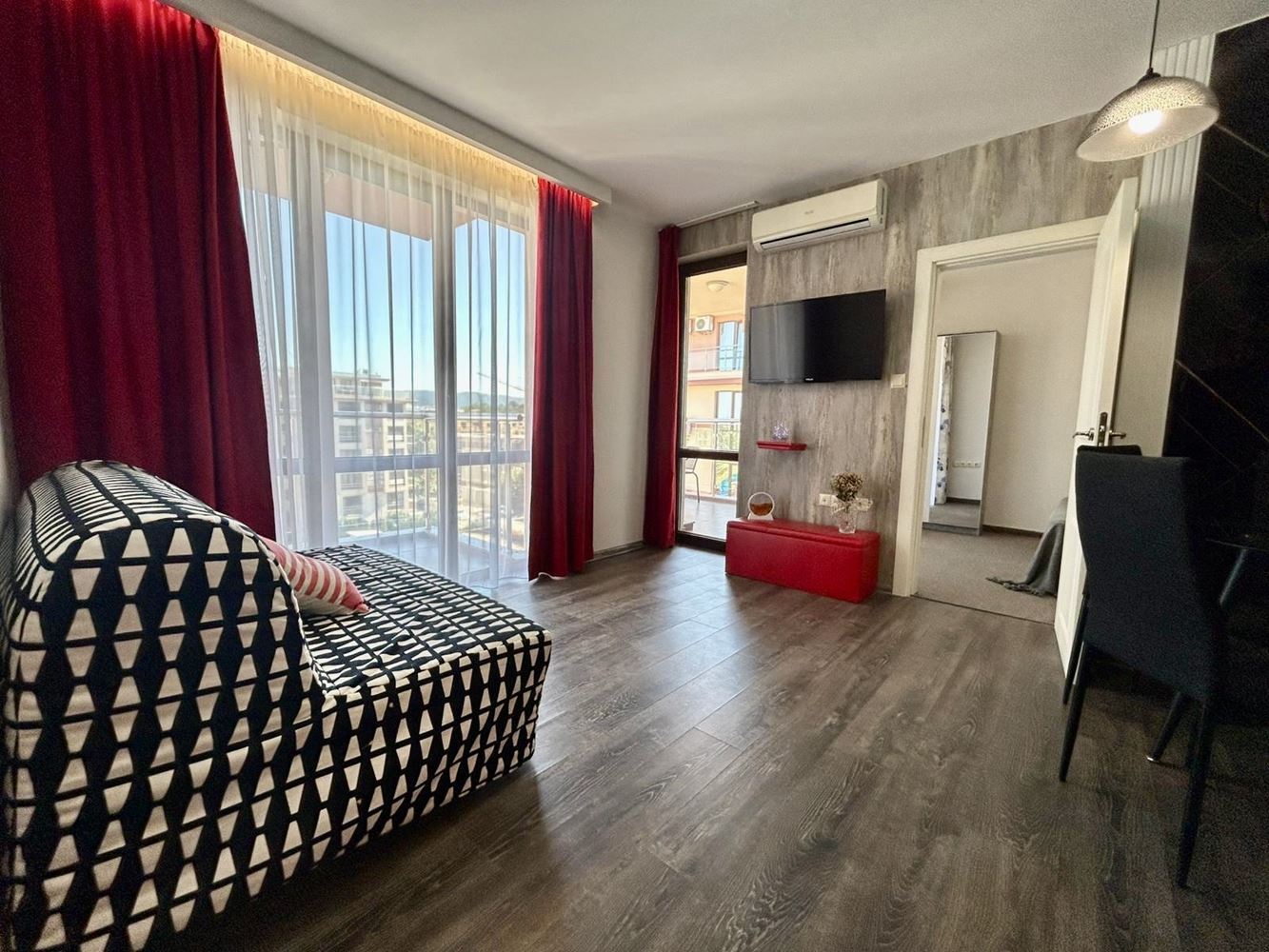 Wohnung mit einem Schlafzimmer und zwei großzügigen Terrassen in Sunny Beach – vollständig möbliert und bezugsfertig