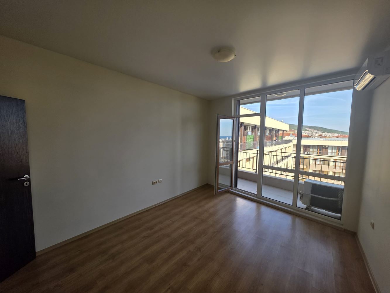 Neue Wohnung mit einem Schlafzimmer und Meerblick in Sveti Vlas