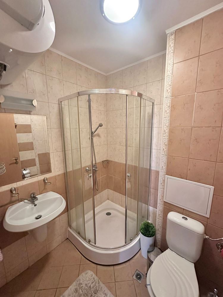 Einzigartige 2-Zimmer-Wohnung mit Balkon und Poolblick in einer prestigeträchtigen Anlage in Sonnenstrand