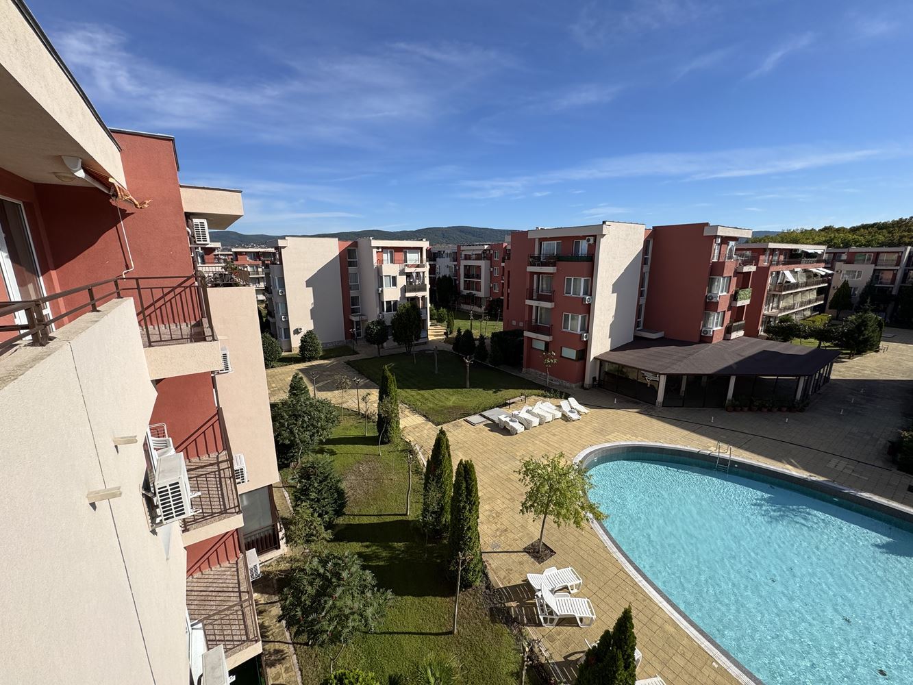 Studio mit Poolblick in einer Anlage mit hervorragender Infrastruktur in Sonnenstrand